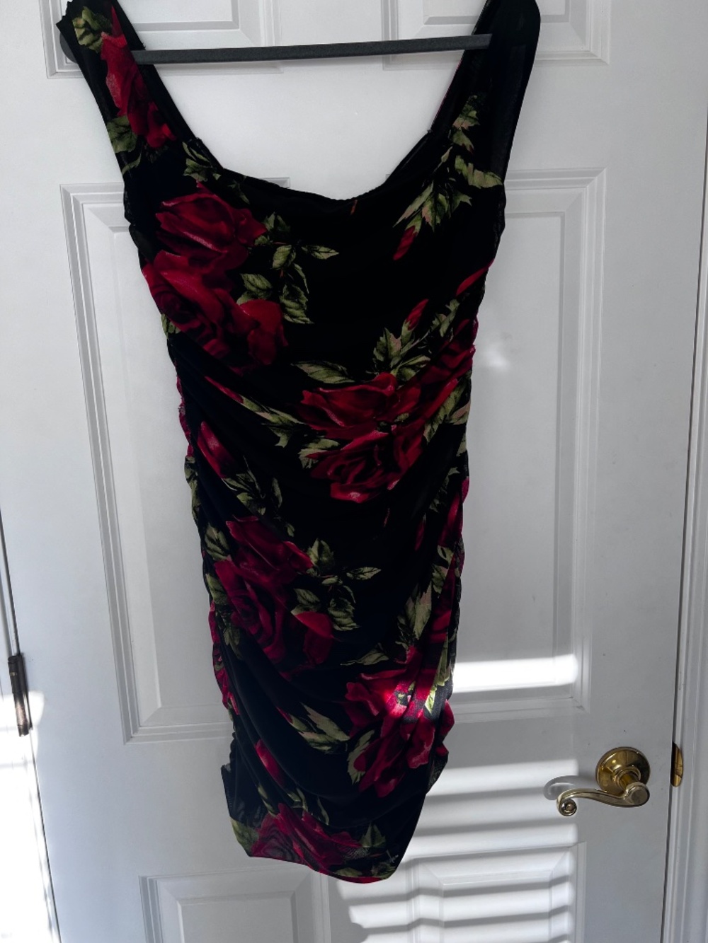 🔥 Fashion Nova Ruched Floral Bodycon Dress – Size XL – Red Roses on Black - Picture 8 of 11